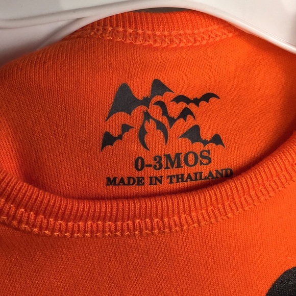 Halloween onesie 0-3 mos. Orange pumpkin bodysuit - Picture 4 of 8